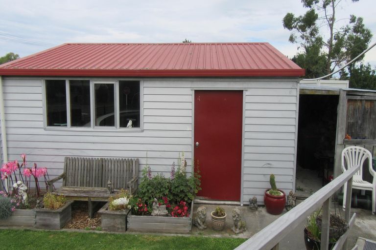 Photo of property in 85 Timaru Road, Waimate, 7924