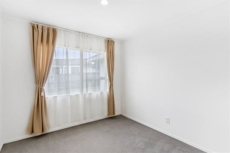 Photo of property in 51 Barbados Drive, Unsworth Heights, Auckland, 0632