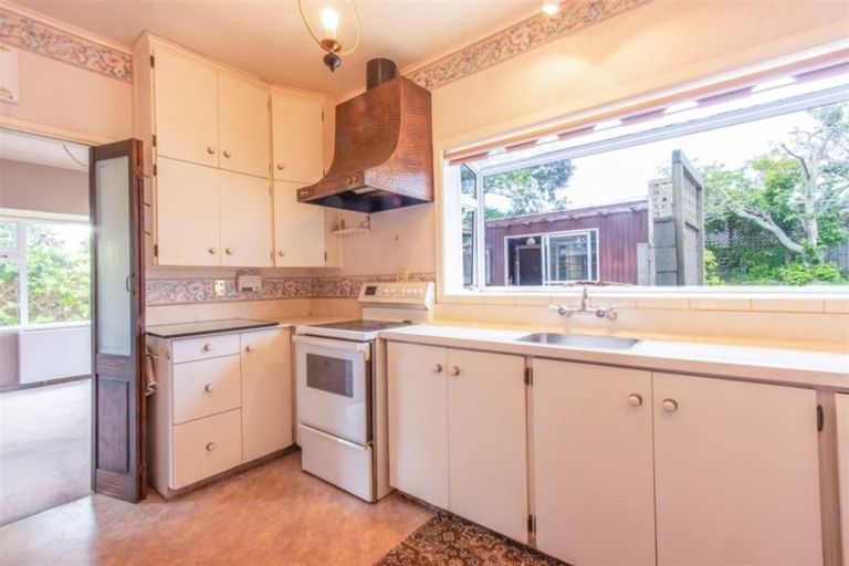 Photo of property in 5 Hollies Crescent, Johnsonville, Wellington, 6037