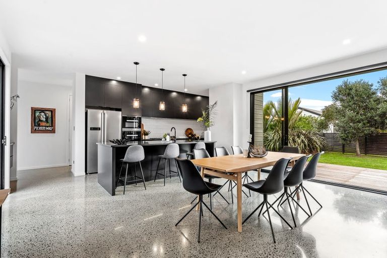 Photo of property in 2 Shearwater Lane, Point Wells, 0986