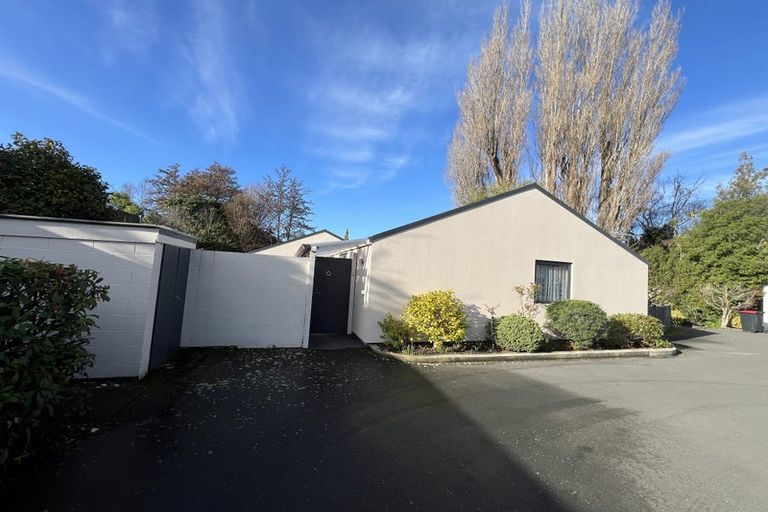 Photo of property in 2/207a Fifield Terrace, Opawa, Christchurch, 8023
