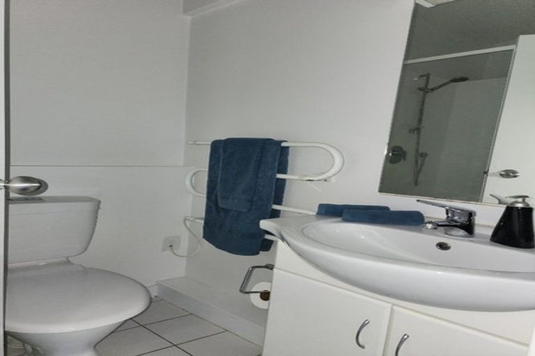 Photo of property in Terrace Tower Apartments, 6e/126 The Terrace, Wellington Central, Wellington, 6011