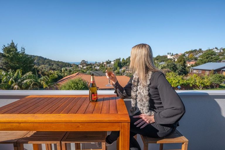 Photo of property in 22 Roberta Crescent, Orewa, 0931