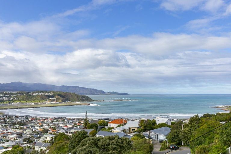 Photo of property in 2/15 Sutherland Crescent, Melrose, Wellington, 6023