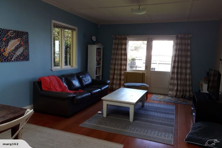 Photo of property in 25 Omar Street, Khandallah, Wellington, 6035