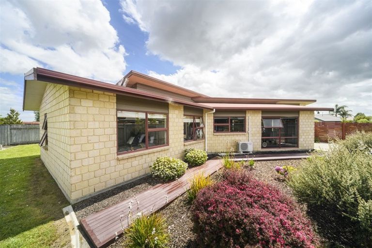 Photo of property in 40 Geneva Terrace, Kelvin Grove, Palmerston North, 4414