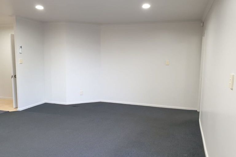 Photo of property in 10 Piriti Place, Weymouth, Auckland, 2103