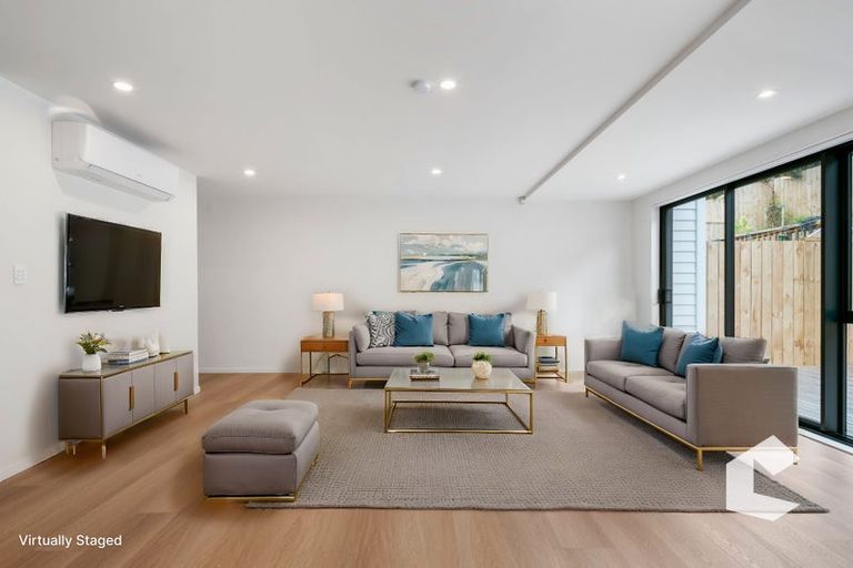 Photo of property in 3/11 Rengarenga Rise, Fairview Heights, Auckland, 0632