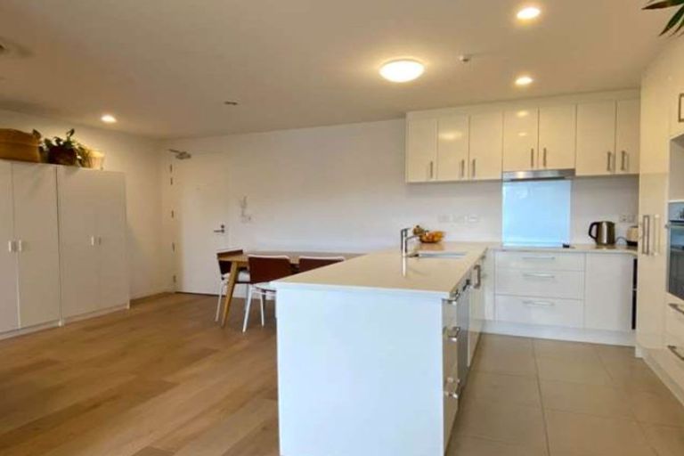 Photo of property in Apollo Apartments, 11/46g Rosedale Road, Rosedale, Auckland, 0632