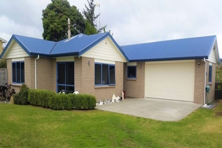 Photo of property in 9 Byron Brown Place, Otaki Beach, Otaki, 5512