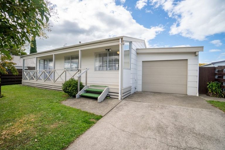 Photo of property in 25a Rosedale Crescent, Cloverlea, Palmerston North, 4412