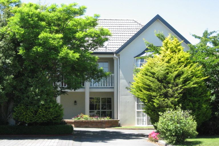 Photo of property in 25 Brockhall Lane, Avonhead, Christchurch, 8042