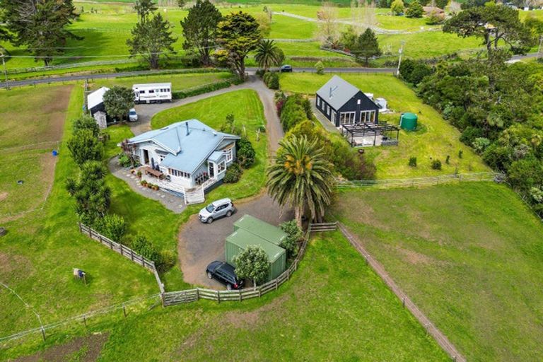 Photo of property in 42 Boyd Road, Clarks Beach, Pukekohe, 2679
