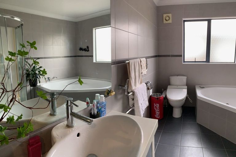 Photo of property in 50 Amberwood Drive, Northpark, Auckland, 2013