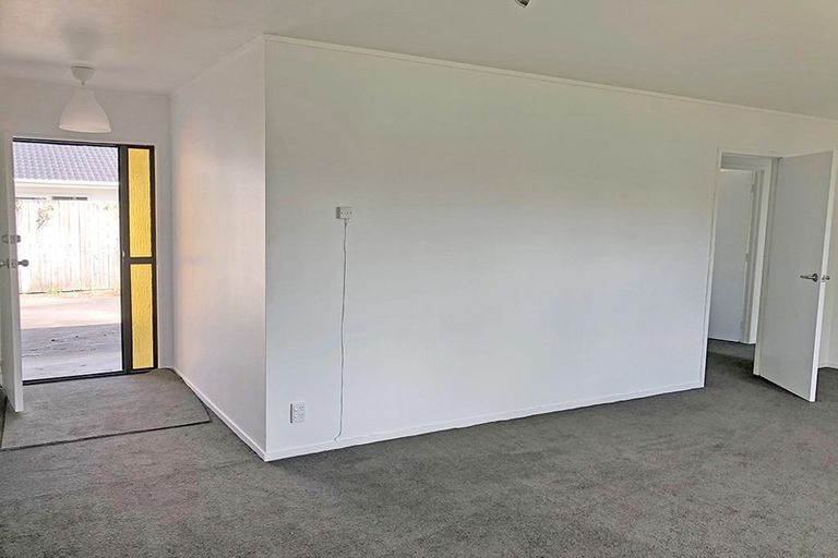 Photo of property in 1/18 Tironui Station Road East, Papakura, 2112