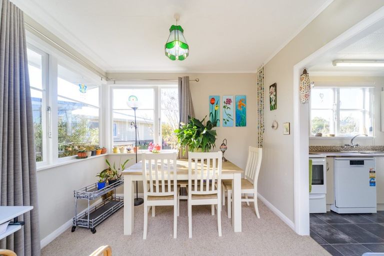 Photo of property in 11 Sinclair Avenue, Highbury, Palmerston North, 4412