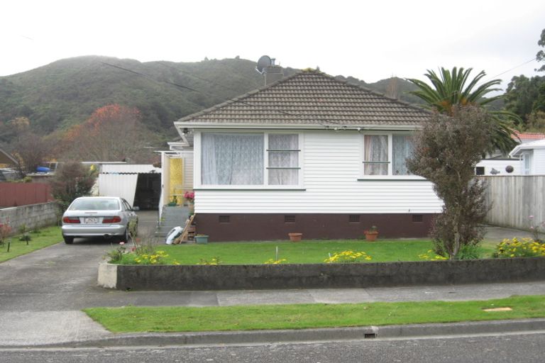 Photo of property in 2 Glen Alice Grove, Naenae, Lower Hutt, 5011