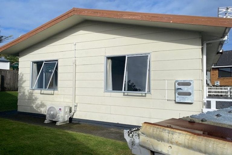 Photo of property in 1/86 Birkdale Road, Birkdale, Auckland, 0626