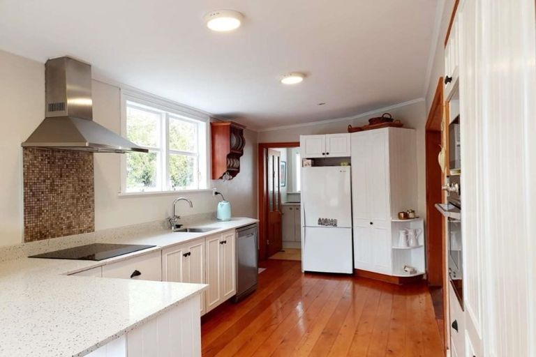 Photo of property in 286 Main Road, Tawa, Wellington, 5028