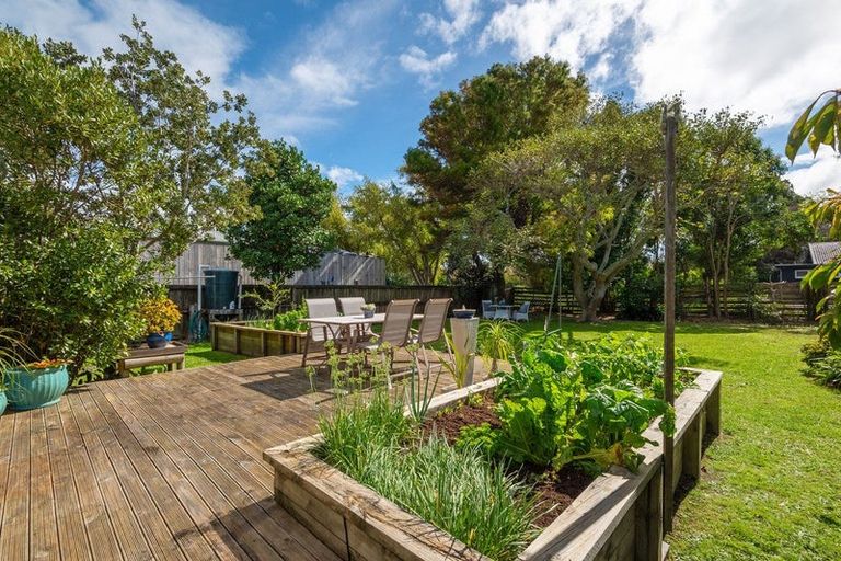 Photo of property in 7 Parakai Avenue, Parakai, 0830