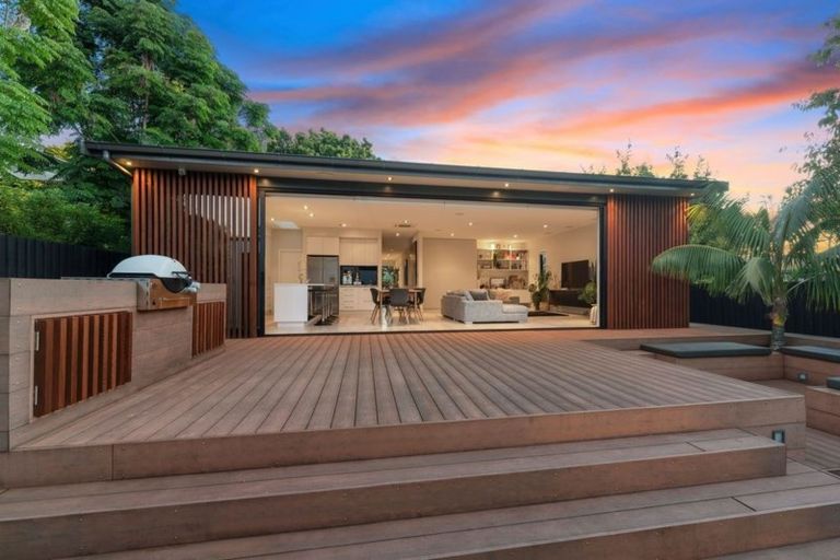 Photo of property in 98 Ferry Parade, Herald Island, Auckland, 0618