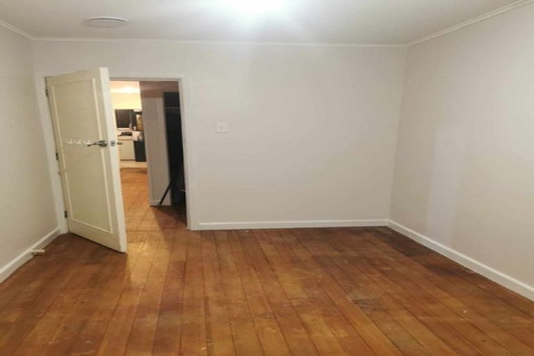 Photo of property in 18 Oakland Street, Northcote, Christchurch, 8052
