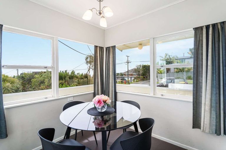 Photo of property in 1/78 Castor Bay Road, Castor Bay, Auckland, 0620