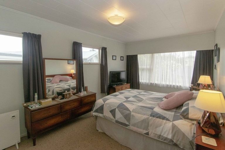 Photo of property in 28 Mcgregor Avenue, Pirimai, Napier, 4112