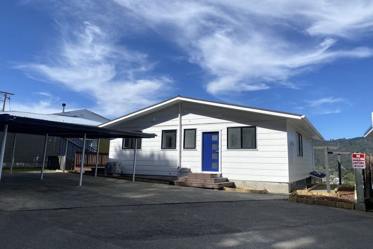 Photo of property in 15b Gribble Grove, Stokes Valley, Lower Hutt, 5019