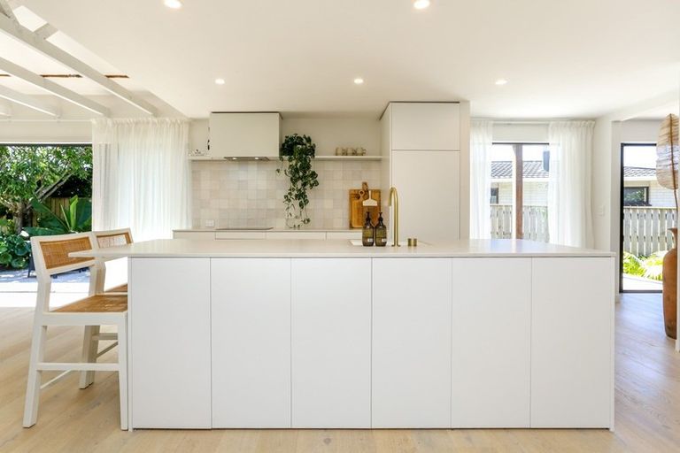 Photo of property in 23 Linda Street, Oakura, 4314