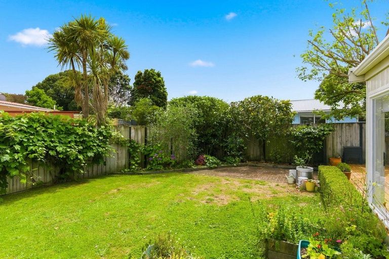 Photo of property in 17 Walton Road, Paraparaumu Beach, Paraparaumu, 5032