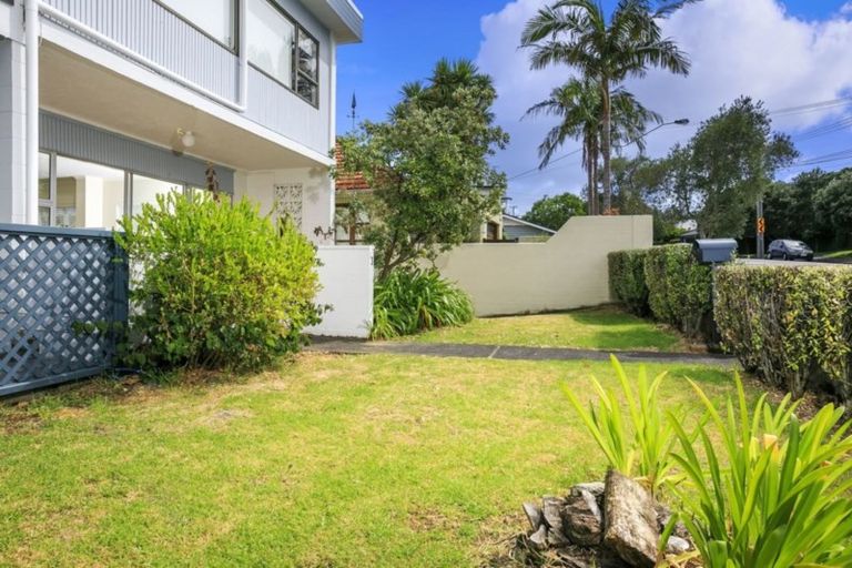 Photo of property in 3/103 Vauxhall Road, Narrow Neck, Auckland, 0624