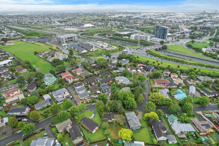 Photo of property in 9 Sikkim Crescent, Clover Park, Auckland, 2019