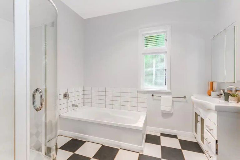 Photo of property in 25 Gordon Road, Plimmerton, Porirua, 5026