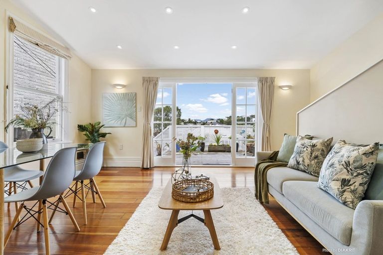 Photo of property in 32 Charlotte Avenue, Brooklyn, Wellington, 6021