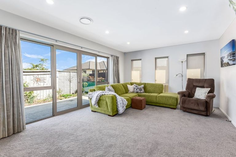 Photo of property in 25 Kahurangi Heights, Aotea, Porirua, 5024