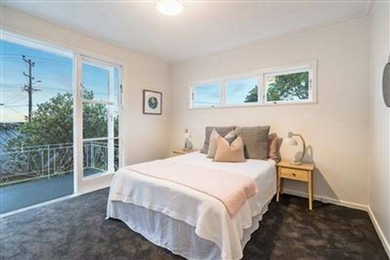 Photo of property in 2/104 Coronation Road, Hillcrest, Auckland, 0627