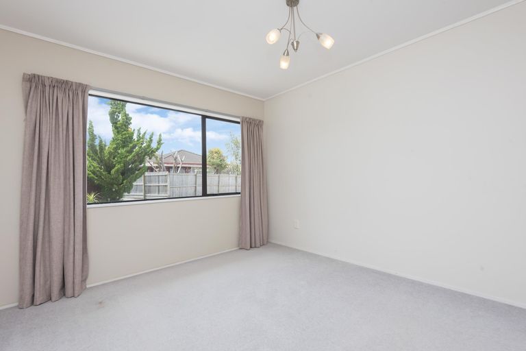 Photo of property in 2/25 Channing Crescent, Botany Downs, Auckland, 2010
