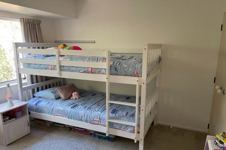 Photo of property in 35 Rifleman Rise, Unsworth Heights, Auckland, 0632