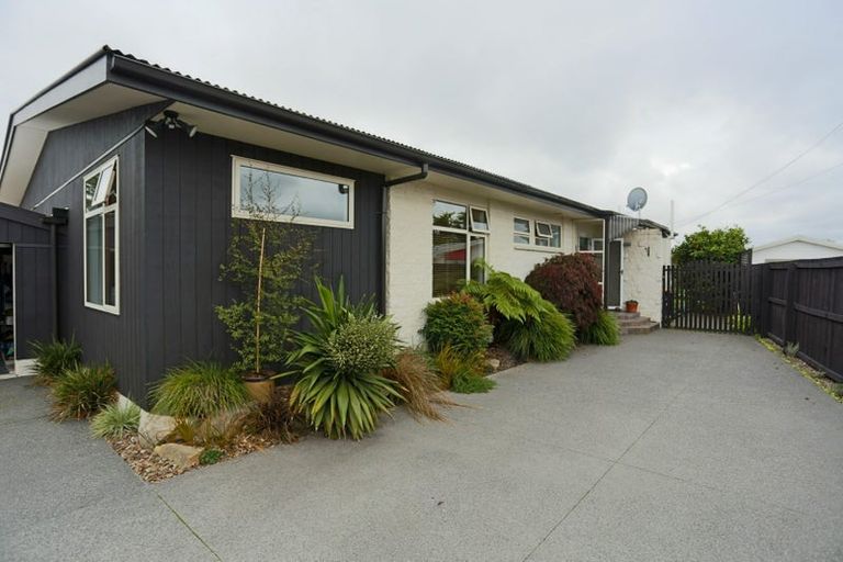 Photo of property in 102c Isleworth Road, Bishopdale, Christchurch, 8053