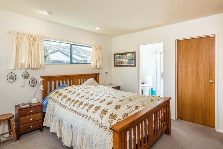 Photo of property in 8 Leigh Place, Paraparaumu Beach, Paraparaumu, 5032