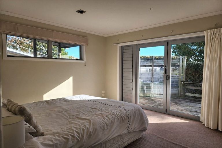 Photo of property in 10 Donnelly Street, Oakura, 4314