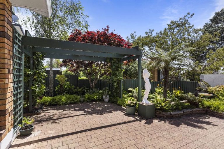 Photo of property in 2/26 Tui Glen Road, Birkenhead, Auckland, 0626