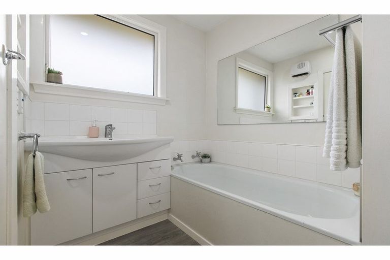 Photo of property in 156 Warren Crescent, Hillmorton, Christchurch, 8025