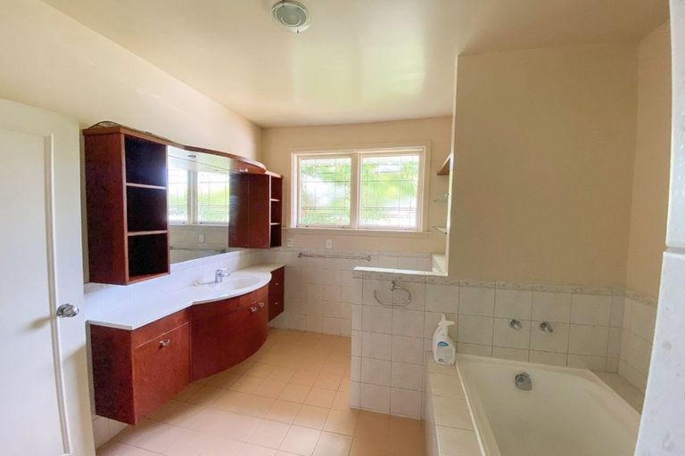 Photo of property in 147 Straven Road, Fendalton, Christchurch, 8014