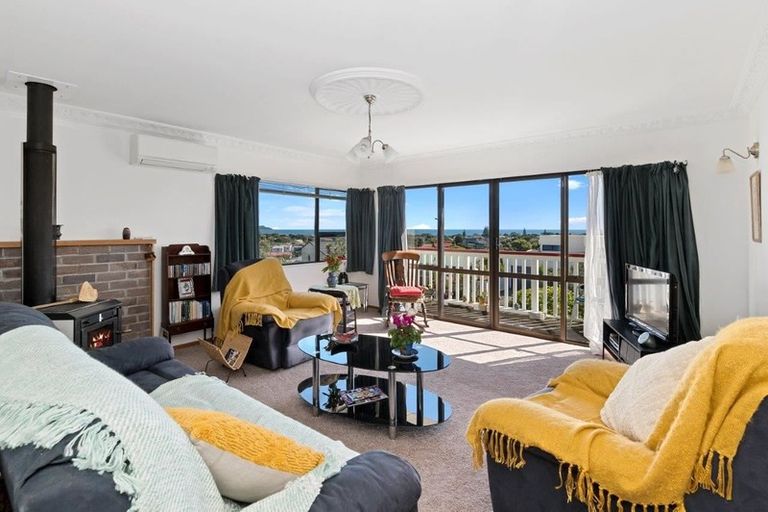 Photo of property in 22 Sunset Terrace, Waikanae Beach, Waikanae, 5036
