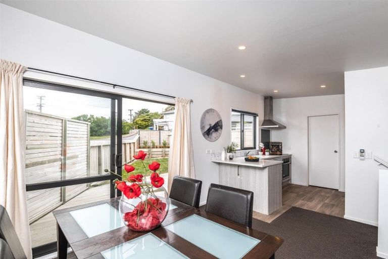 Photo of property in 106b Glanmire Road, Newlands, Wellington, 6037