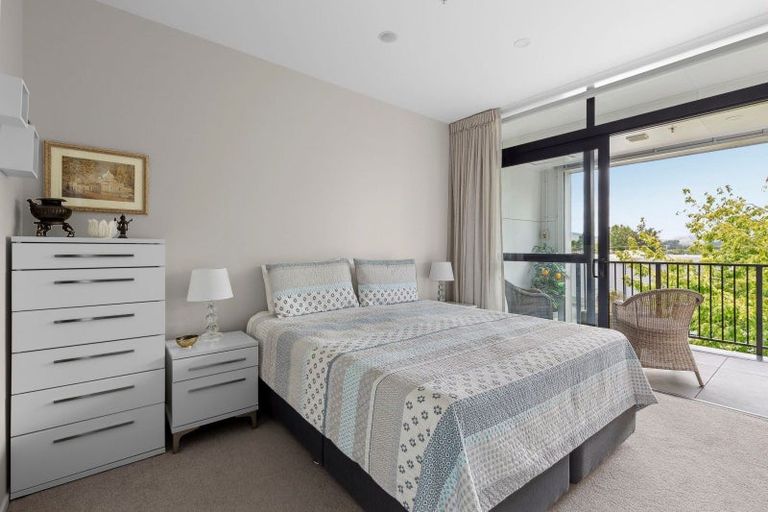 Photo of property in 204/86 Alpha Street, Cambridge, 3434