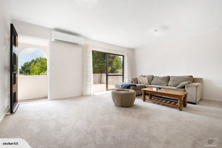 Photo of property in 2/56 Oaktree Avenue, Browns Bay, Auckland, 0630