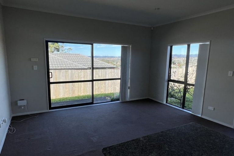 Photo of property in 36 Tiriwa Drive, Massey, Auckland, 0614